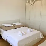 Sun Apartment