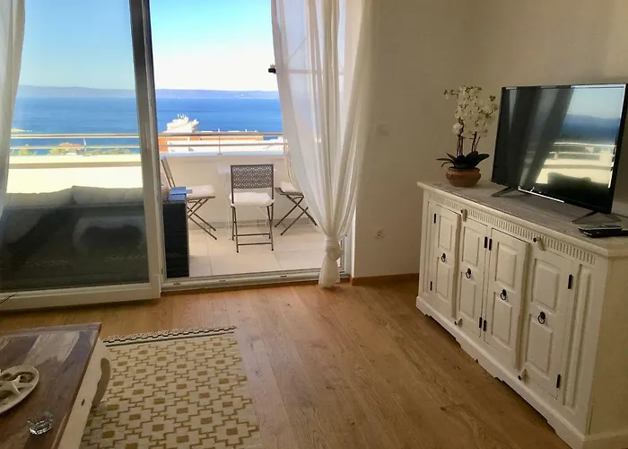 Sun * מאקרסקה